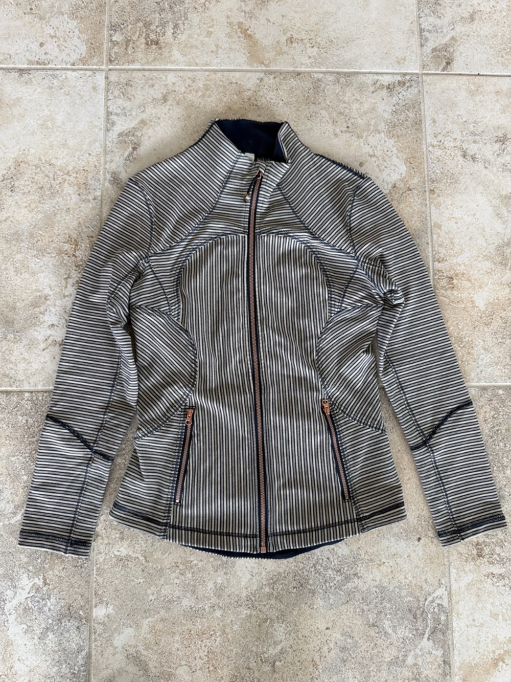 Lululemon Forme II Navy and Cream stripe with rose gold hardware Women’s 8 Med